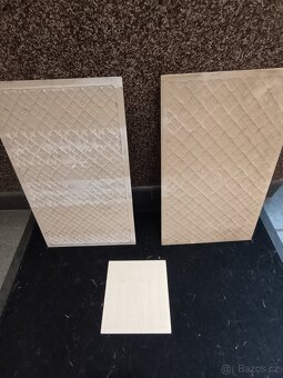 Keramické obklady – bílé, zelené, modré (celkem 22 ks) - 5