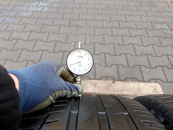 235/45/17 letní pneu continental - 5