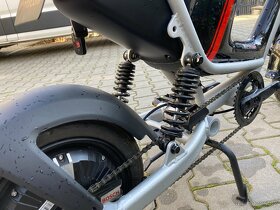 Elektromotorka NIU IUm Pro se šlapátky a s rekuperací - 5