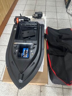 NOVÁ Zavážecí loďka na ryby s GPS , 10000Ah - 5