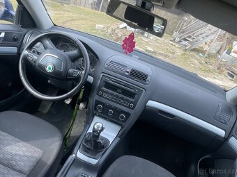 Skoda octavia 2 facelift 1.6 tdi 77kw 315 najeto nova stk - 5