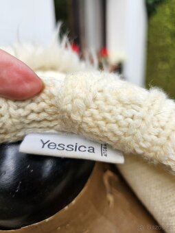 Pletená vesta s kapucou a kožešinou - 5