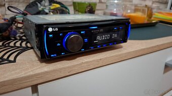 Prodám LG LCS700BR – autorádio - 5