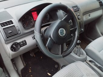 VW Touran  sedmimístný - 5
