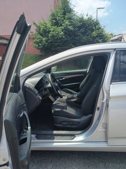 PRODÁM HYUNDAI i40 KOMBI 1,7CRDI 100 kW r.v. 2015. - 5