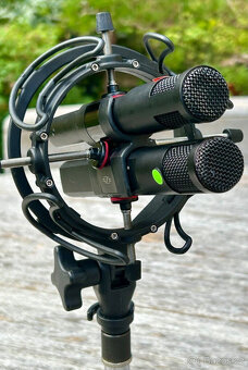 Klasický pár sluchátek Sennheiser MKH 30 FIG 8 s úchyty a př - 5