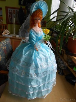 Hrací a točící se panenka vysoká 64cm - málo použitá - 5