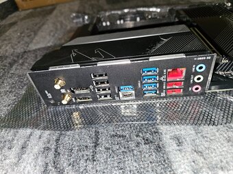 Prodám základní desku Gigabyte B650 AORUS ELITE AX V2 - 5