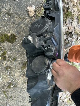 Prodám přední světlomet Peugeot 307 – levý - 5