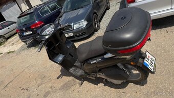 Skutr kymco 250 - 5