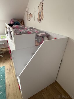 Dětská postel s úložným prostorem a stolem - 5
