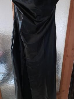 Cerne, sexy, kozenkove saty bez raminek, znacky Noir - 5