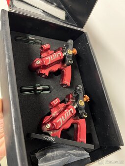 JUIN TECH GT-F: 4pístové hybridní hydraulické brzdy - 5