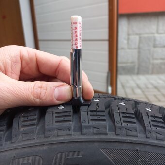 Gumy s hroty Bridgestone 195/65 R15 95 T - 5