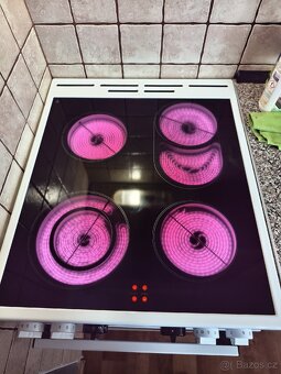 Sklokeramický sporák Gorenje, stejný jako Mora - 5