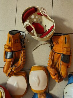 Retro hokejová výstroj - 5