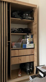 Prodám šatní skříň Abi Lamelo 1 šířka 250cm - 100% stav - 5