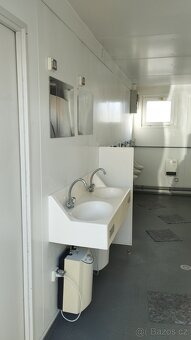 Sanitární / WC kontejner / 5xPisoár / 2xWC / Hezký stav - 5