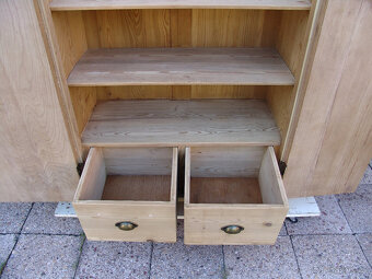 Starožitná  skřínka, špajzka - 5