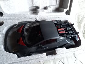 Lamborghini Sesto Elemento AutoArt 1:18 - 5