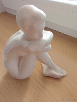 Porcelánová soška - 5