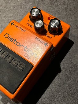 Pedály:Electro-harmonix Memory Boy / Boss Distortion - 5