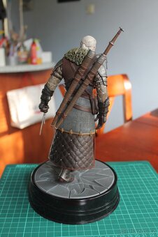 Zaklínač Geralt z Rivie v medvědí zbroji - 5