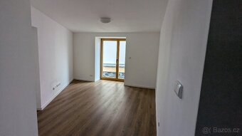 Ateliér v přízemí s předzahrádkou 2KK (54,9 m2), Bystřany - 5