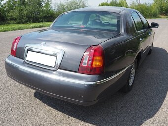 Lincoln Town Car 4.6 klima, kůže, automat - 5