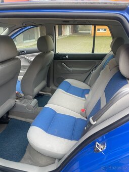 modrý Volkswagen Golf 1,6 - 5