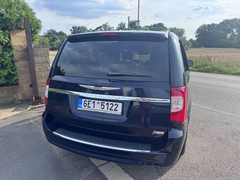 Chrysler Town Country 3,6 Limited 2xDVD Šíbr 2012 - 5