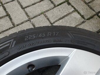 Alu kola vw 5x112 r17 7,5j et51 letni pneu 225/45/17 - 5
