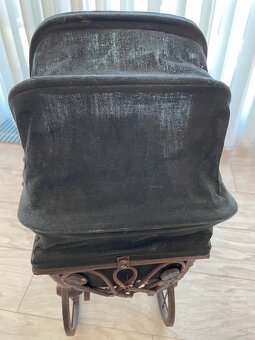 Starožitný proutěný kočárek pro panenky 🧸 loukoťková kola - 5