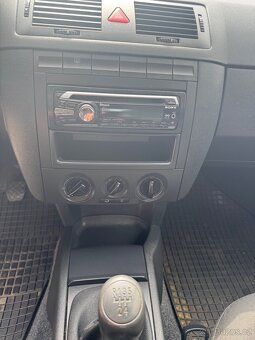 Škoda Fabia 1,2 47kW RV 2006 najeto 157000 km - 5