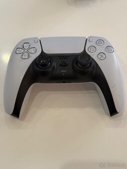 🎮 PlayStation 5 + 2 bezdrátové ovladače + 2 hry - 5