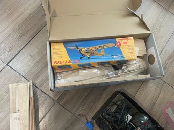 Letadla a vrtulník + nabíječka Raytronic C12 + balza - 5