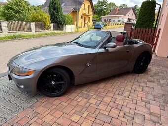 BMW Z4 2.2i (125kw) manuál, dovoz DE, červená kůže - 5