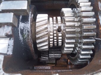 Převodovka z traktoru Zetor 7745 - 5