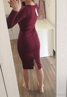 Svůdné vínové midi šaty - 5
