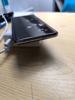 Na Opravu pěkný SAMSUNG GALAXY S20 10 + Kryt. - 5