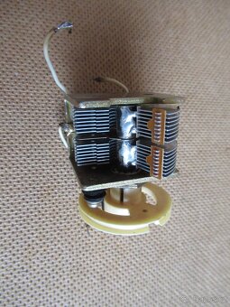 směs aktivních a pasivních elektro součástek - 5