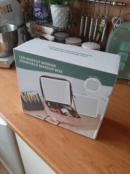 Kosmetický kufřík z led.osvetlenim - 5