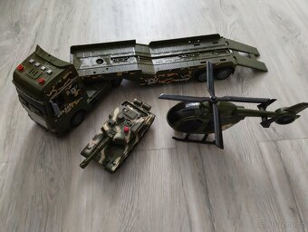 Vojenský tahač vrtulník a tank - 5