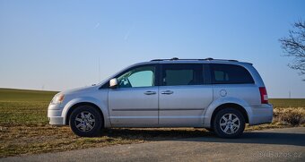CHRYSLER TOWN & COUNTRY TOURING 2010 - 5