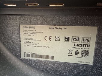 Monitor Samsung 28" v kufru - 5