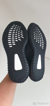 Úplně nové tenisky Yeezy Boost 350 V2 "Black - Static" 43 - 5