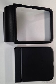 Prodám Samsung Galaxy Z Flip5 256GB barva Graphite + kožený - 5