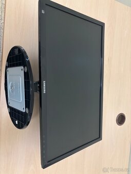 Monitor Samsung S24D300H – 24" Full HD, HDMI, VGA - 5