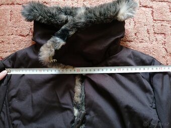 Dámský tmavě hnědý zimní kabát vel. 38 - 5