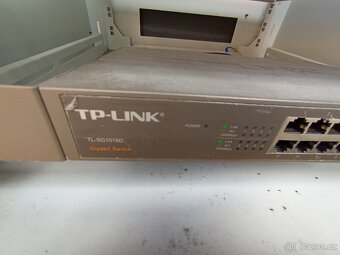Serverová skříň, rack + Switch 1000 MB - 5